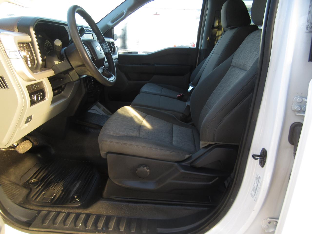 2023 Ford F-550 CREW CAB 4X4 12FT FLATDECK & POWER LIFTGATE Photo