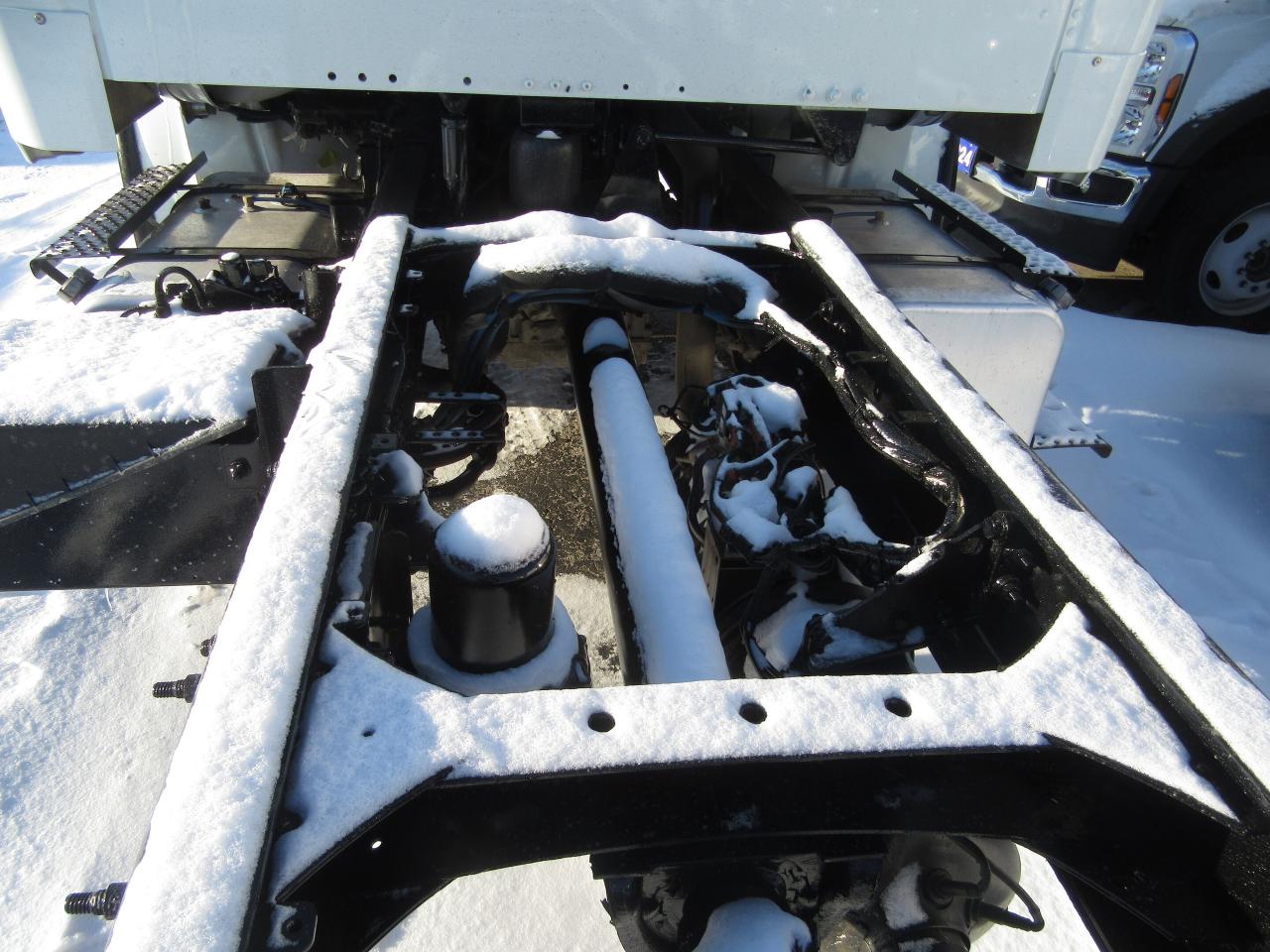 2019 Freightliner M2-106 DIESEL TANDEM CAB & CHASIS Photo