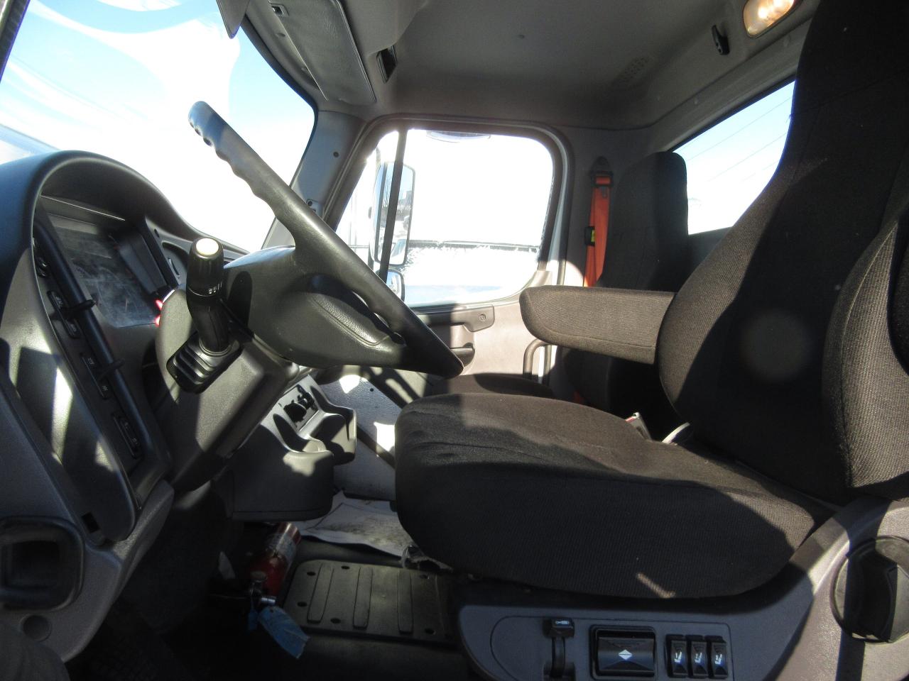 2019 Freightliner M2-106 DIESEL TANDEM CAB & CHASIS Photo
