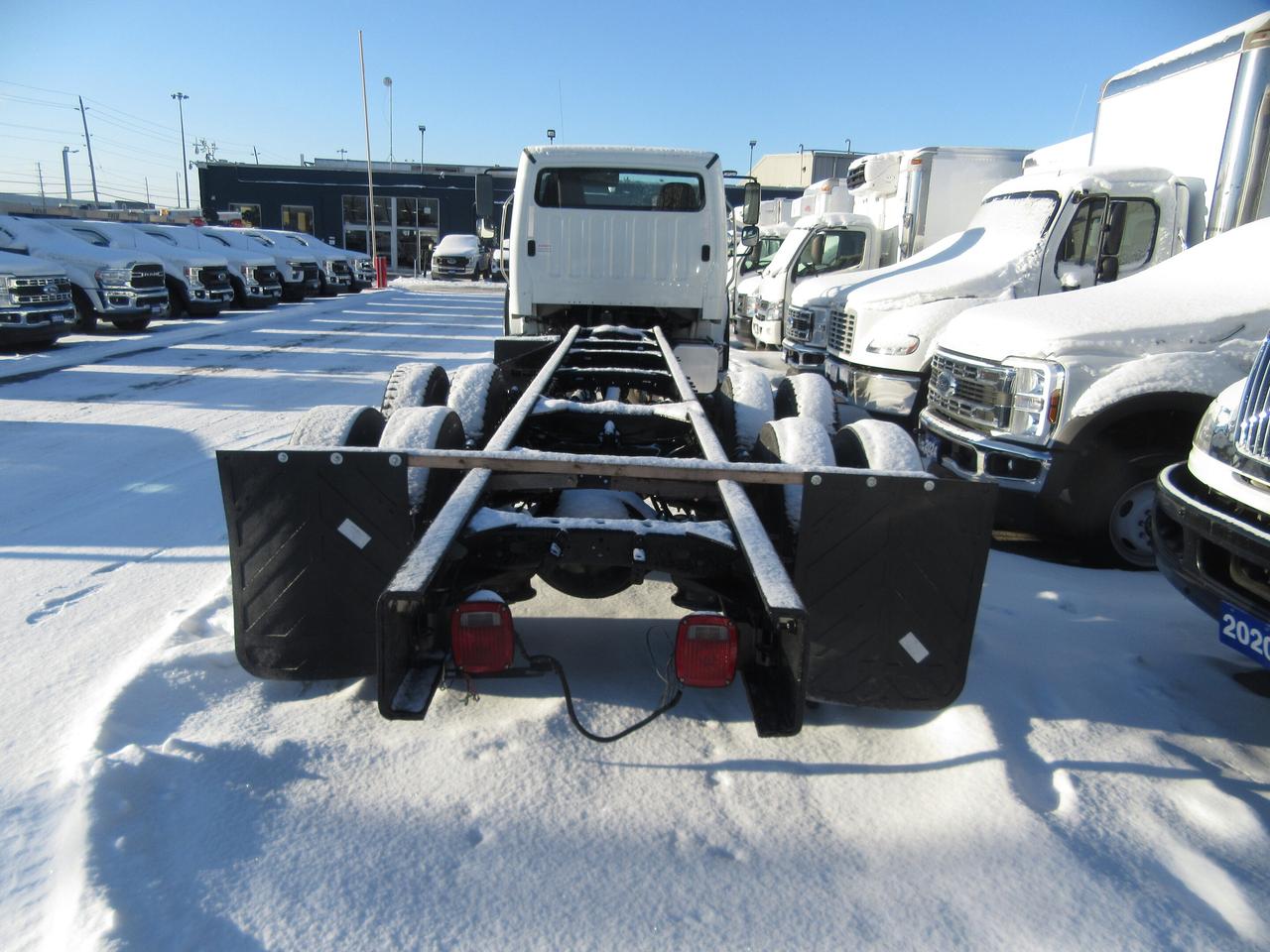 2019 Freightliner M2-106 DIESEL TANDEM CAB & CHASSIS Photo4