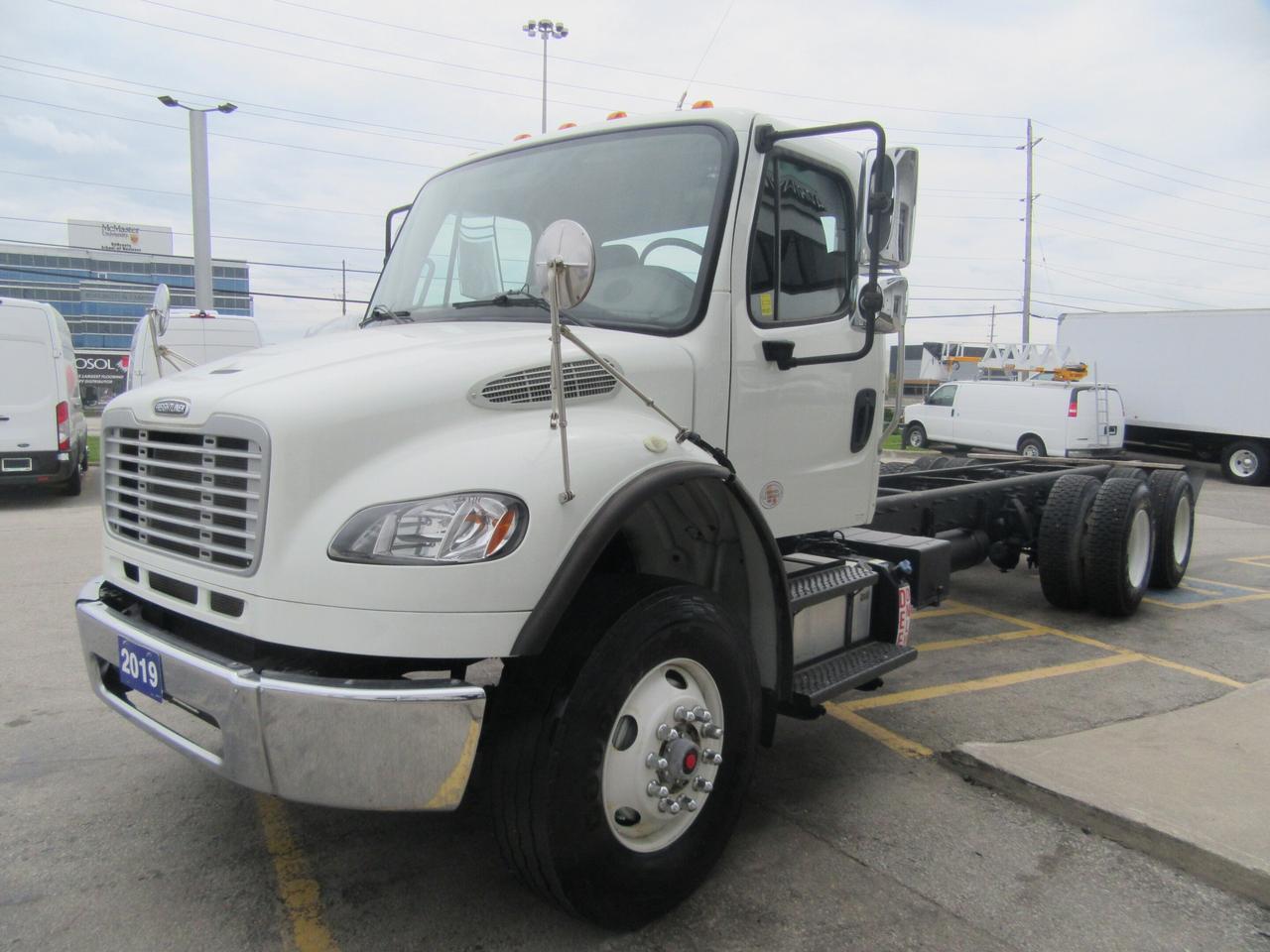 2019 Freightliner M2-106 DIESEL TANDEM CAB & CHASSIS Photo4