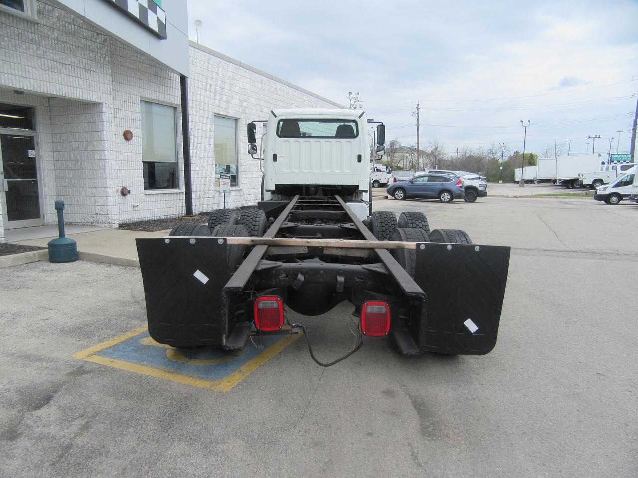 2019 Freightliner M2-106 DIESEL TANDEM CAB & CHASSIS Photo3