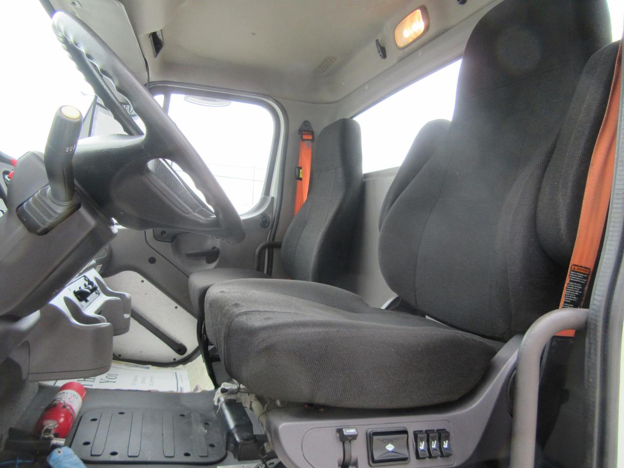 2019 Freightliner M2-106 DIESEL TANDEM CAB & CHASSIS Photo