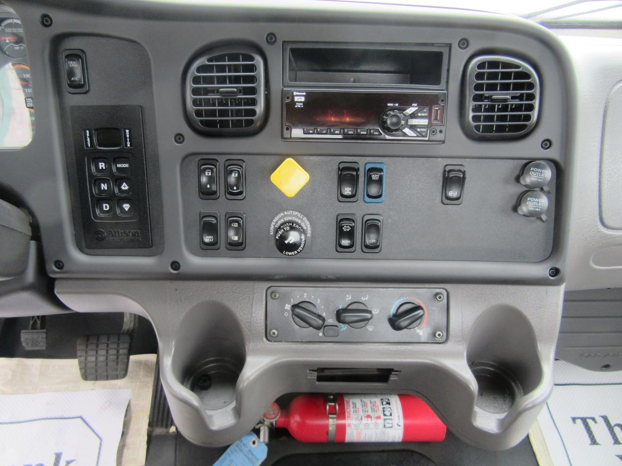 2019 Freightliner M2-106 DIESEL TANDEM CAB & CHASSIS Photo