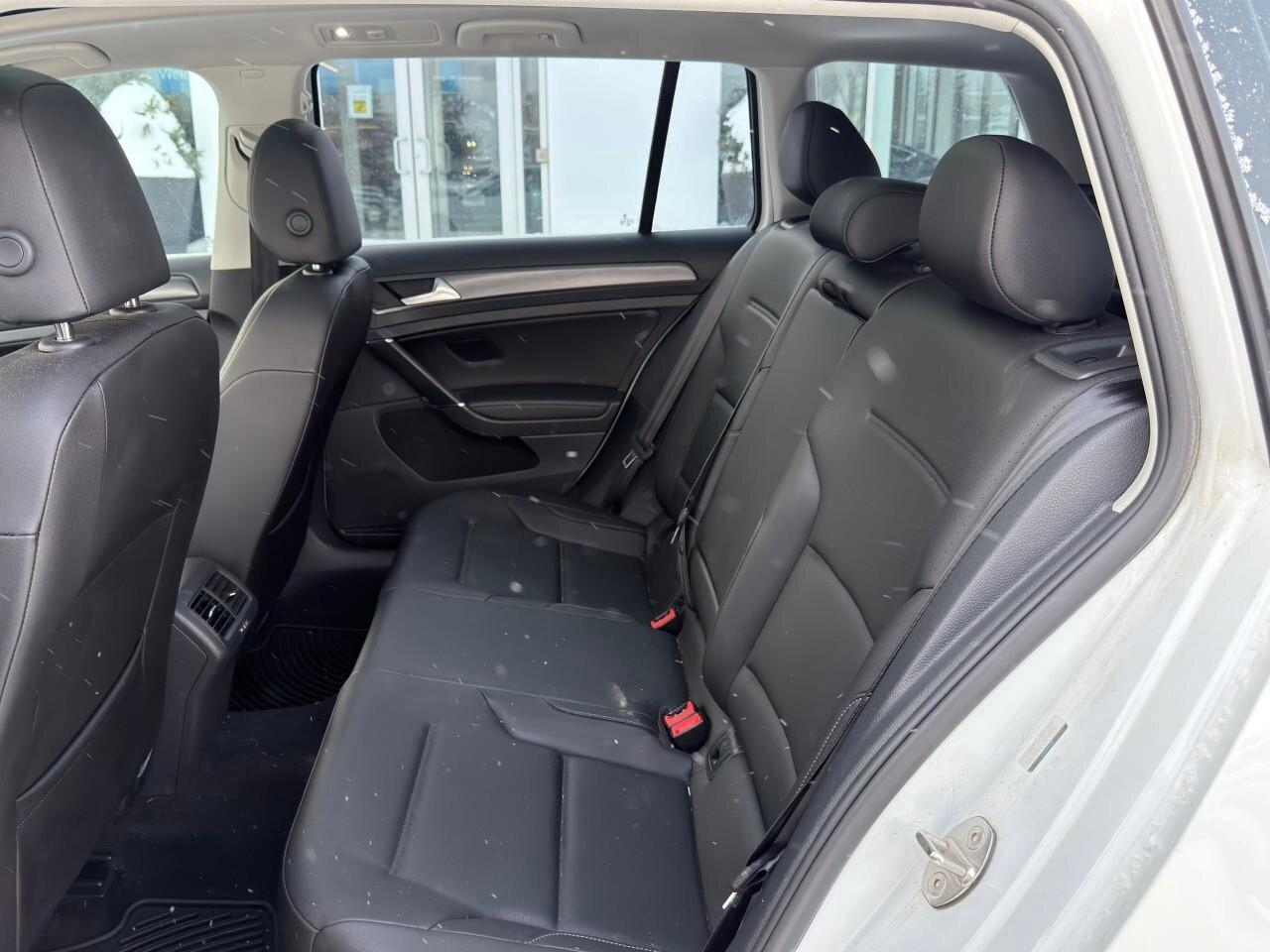 2018 Volkswagen Golf SportWagen 1.8 TSI ComfortlineCERTIFIED AS-TRADED, 4MOTION AW Photo