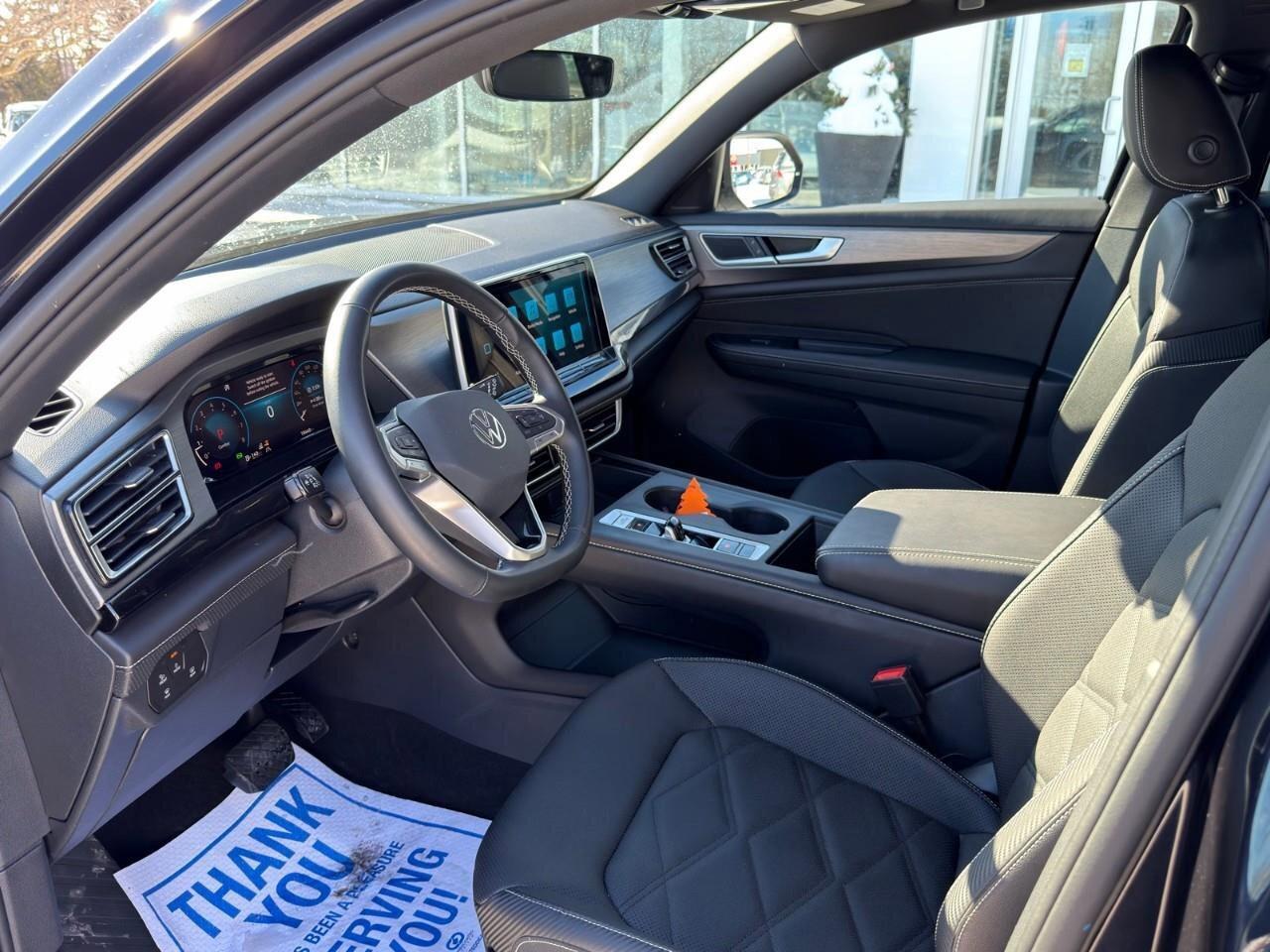 2025 Volkswagen Atlas Cross Sport ComfortlineONE-OWNER, ACCIDENT-FREE, AWD, HTD SEAT Photo