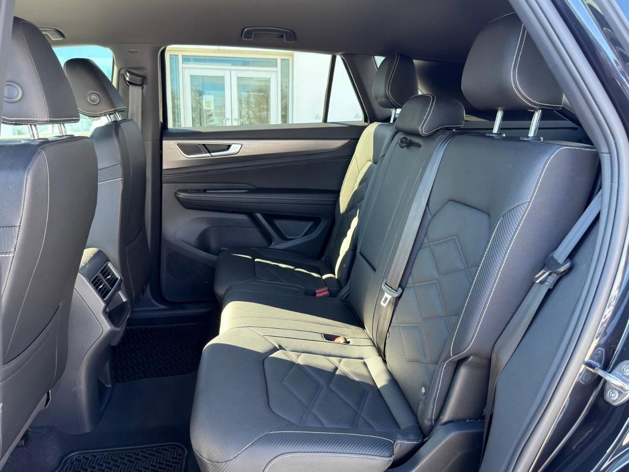 2025 Volkswagen Atlas Cross Sport ComfortlineONE-OWNER, ACCIDENT-FREE, AWD, HTD SEAT Photo