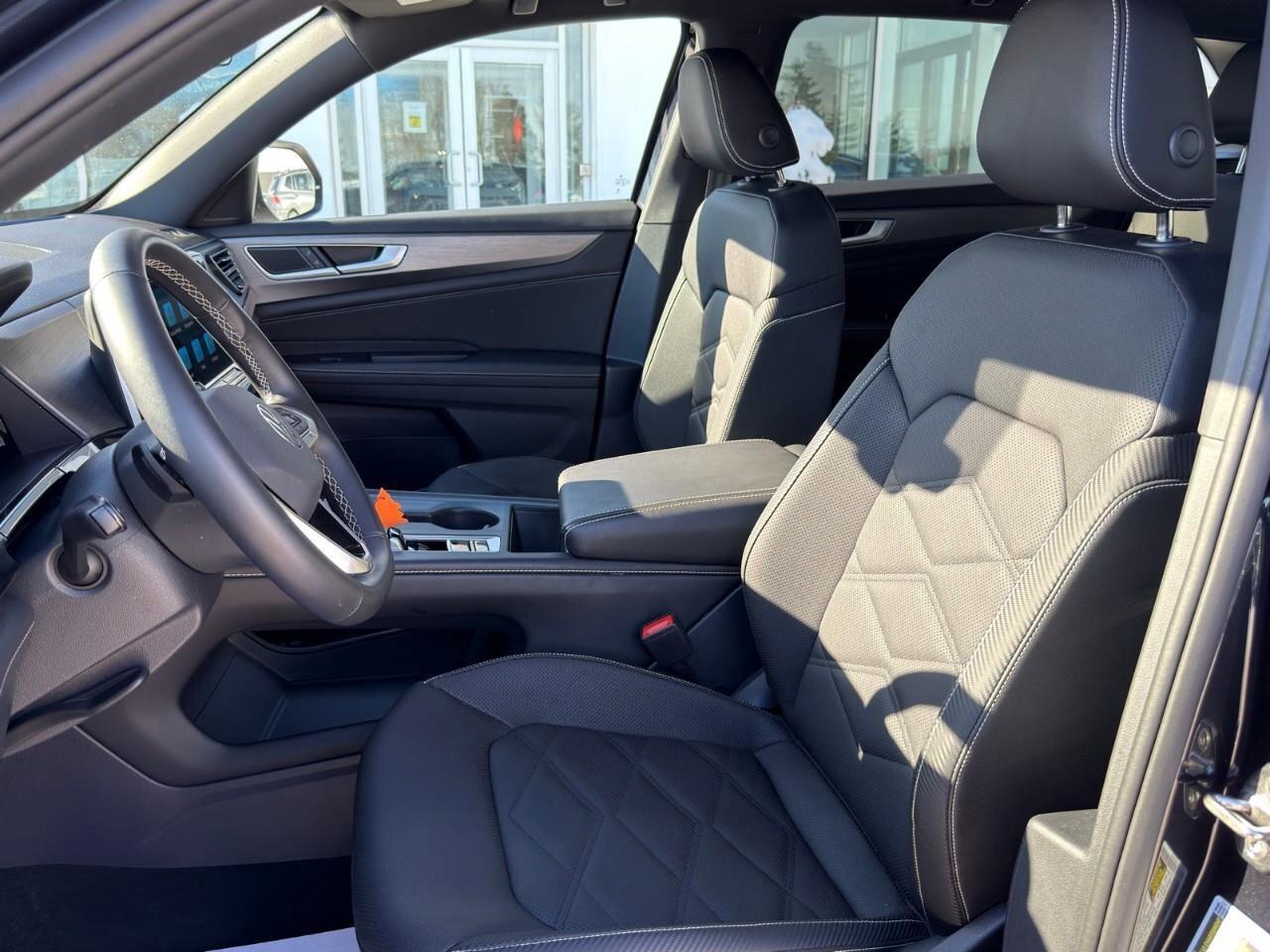 2025 Volkswagen Atlas Cross Sport ComfortlineONE-OWNER, ACCIDENT-FREE, AWD, HTD SEAT Photo