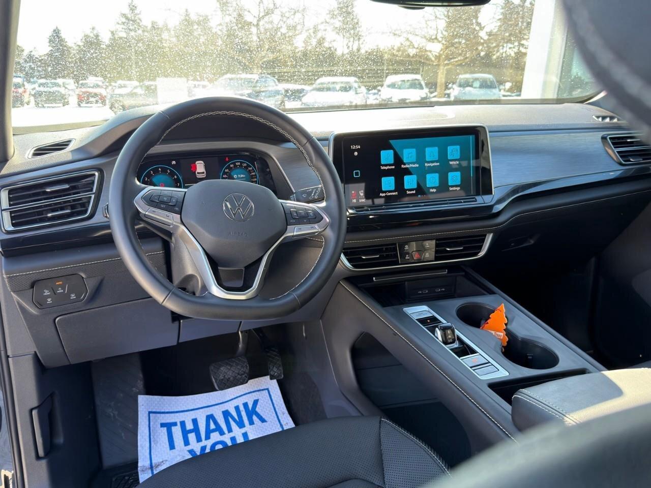 2025 Volkswagen Atlas Cross Sport ComfortlineONE-OWNER, ACCIDENT-FREE, AWD, HTD SEAT Photo