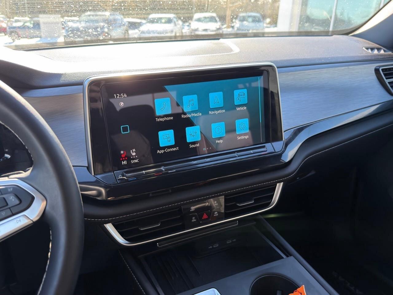 2025 Volkswagen Atlas Cross Sport ComfortlineONE-OWNER, ACCIDENT-FREE, AWD, HTD SEAT Photo