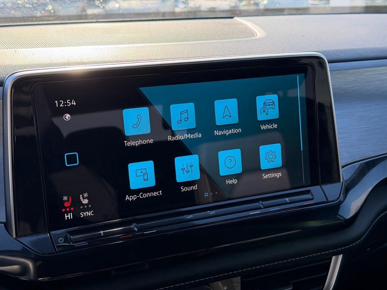 2025 Volkswagen Atlas Cross Sport ComfortlineONE-OWNER, ACCIDENT-FREE, AWD, HTD SEAT Photo