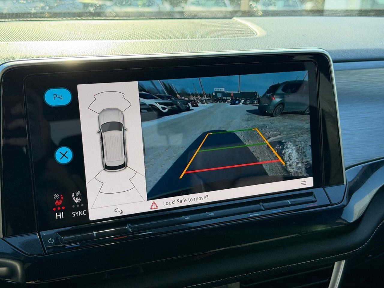 2025 Volkswagen Atlas Cross Sport ComfortlineONE-OWNER, ACCIDENT-FREE, AWD, HTD SEAT Photo