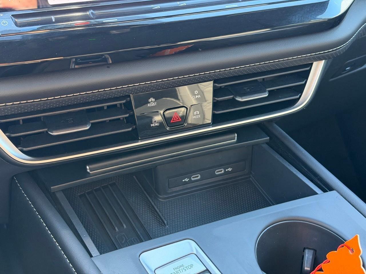 2025 Volkswagen Atlas Cross Sport ComfortlineONE-OWNER, ACCIDENT-FREE, AWD, HTD SEAT Photo