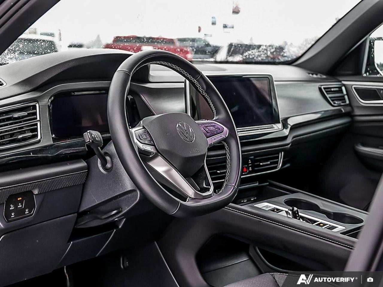 2025 Volkswagen Atlas Cross Sport ComfortlineONE-OWNER, ACCIDENT-FREE, AWD, HTD SEAT Photo