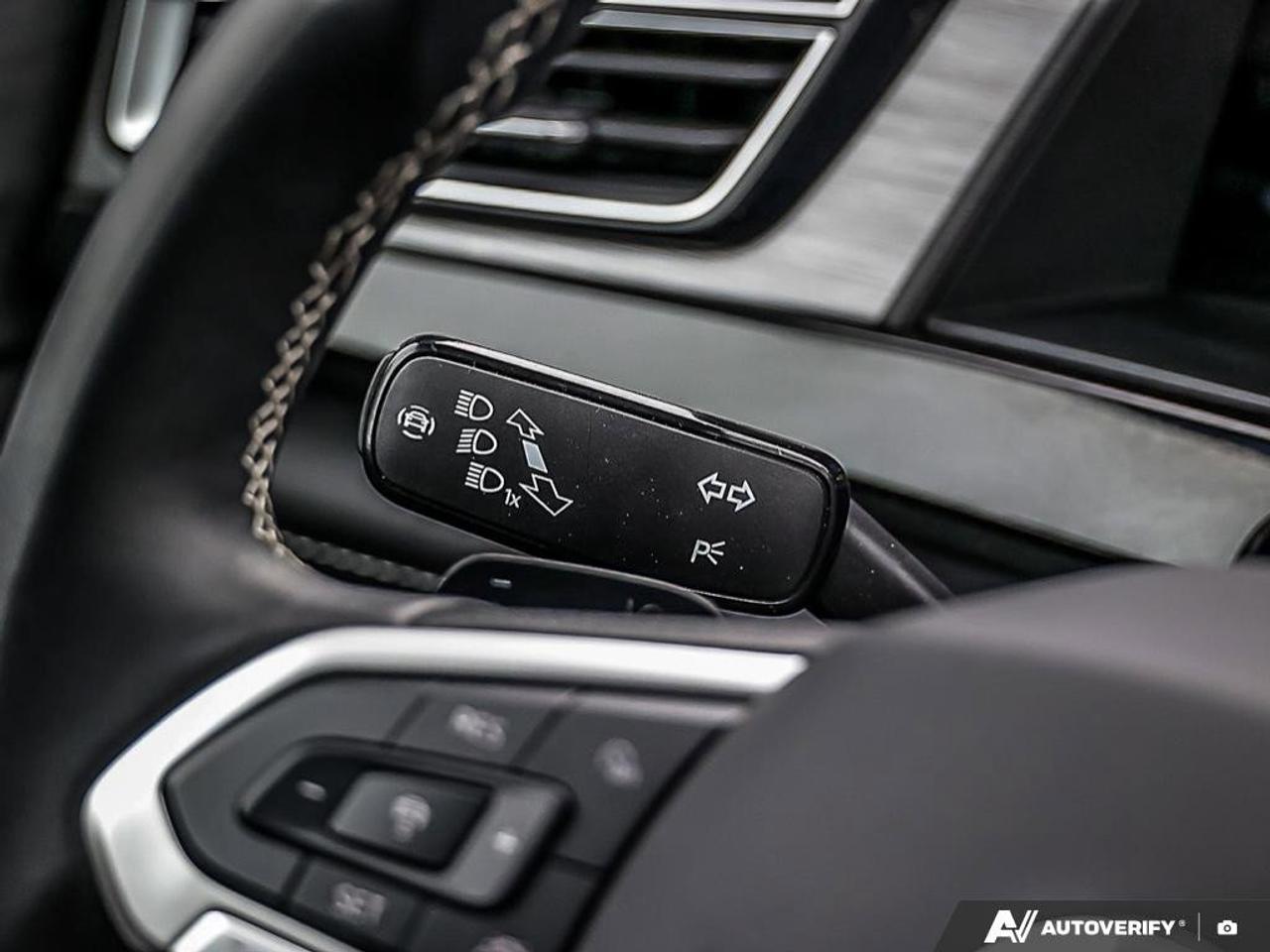 2025 Volkswagen Atlas Cross Sport ComfortlineONE-OWNER, ACCIDENT-FREE, AWD, HTD SEAT Photo