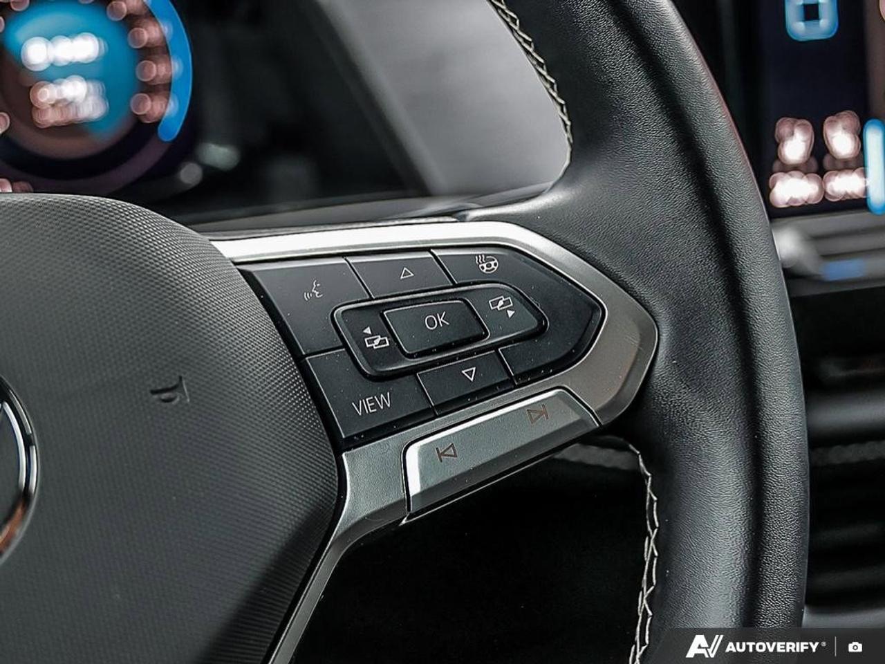 2025 Volkswagen Atlas Cross Sport ComfortlineONE-OWNER, ACCIDENT-FREE, AWD, HTD SEAT Photo