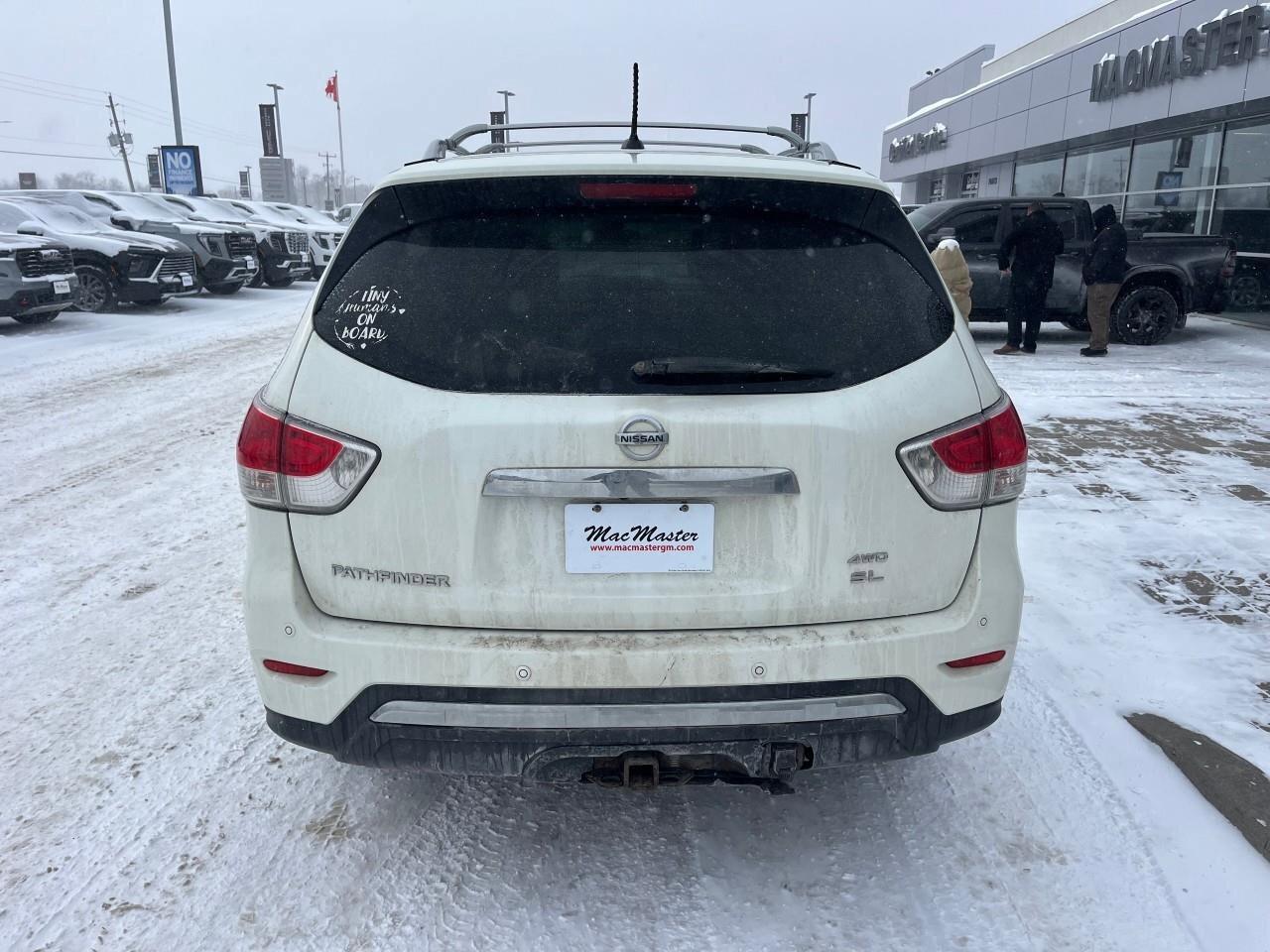 2016 Nissan Pathfinder SSL, 3.6L V6, LEATHER, ALLOYS, NAVIGATION, 7-PASSE Photo