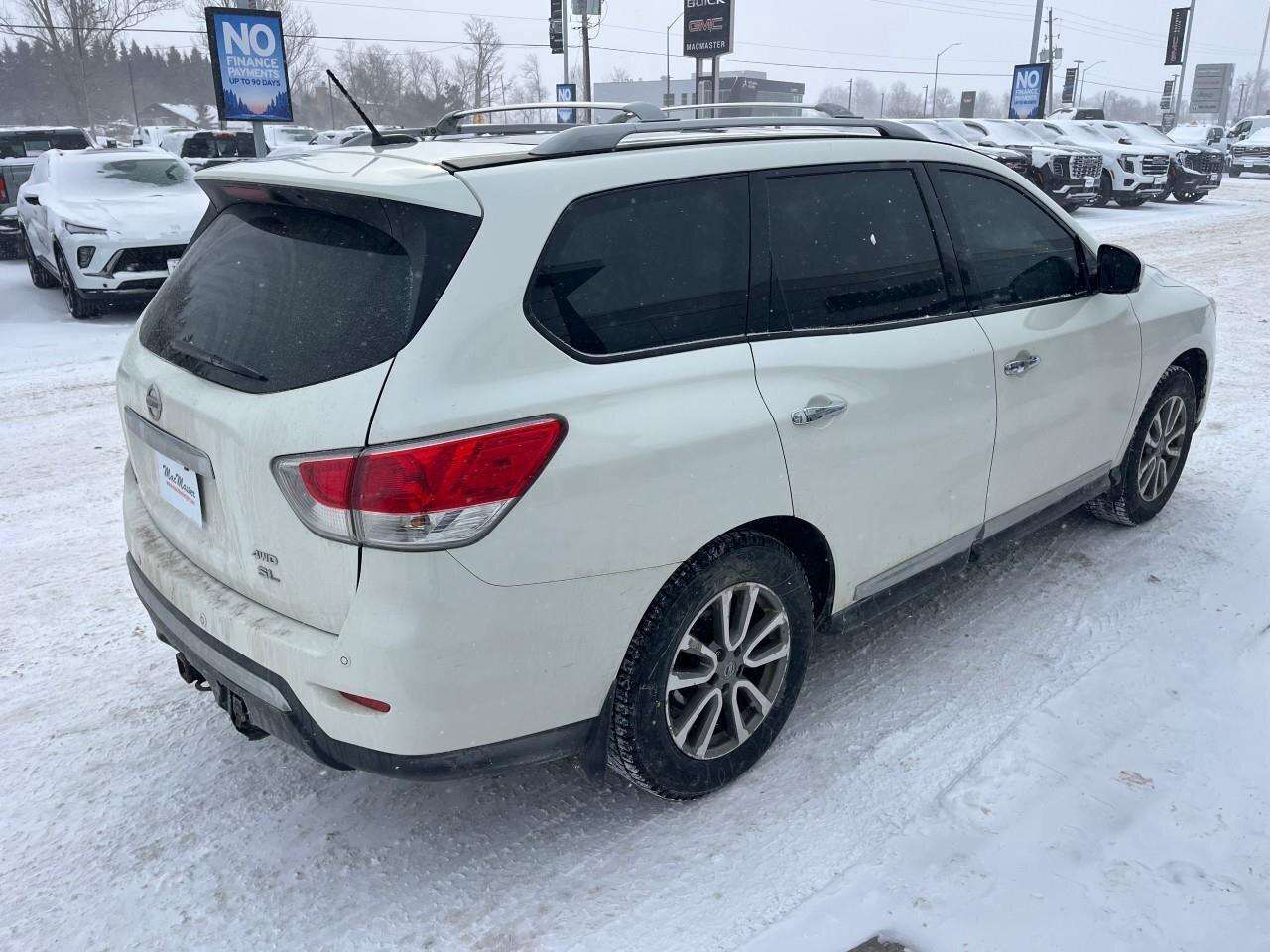 2016 Nissan Pathfinder SSL, 3.6L V6, LEATHER, ALLOYS, NAVIGATION, 7-PASSE Photo