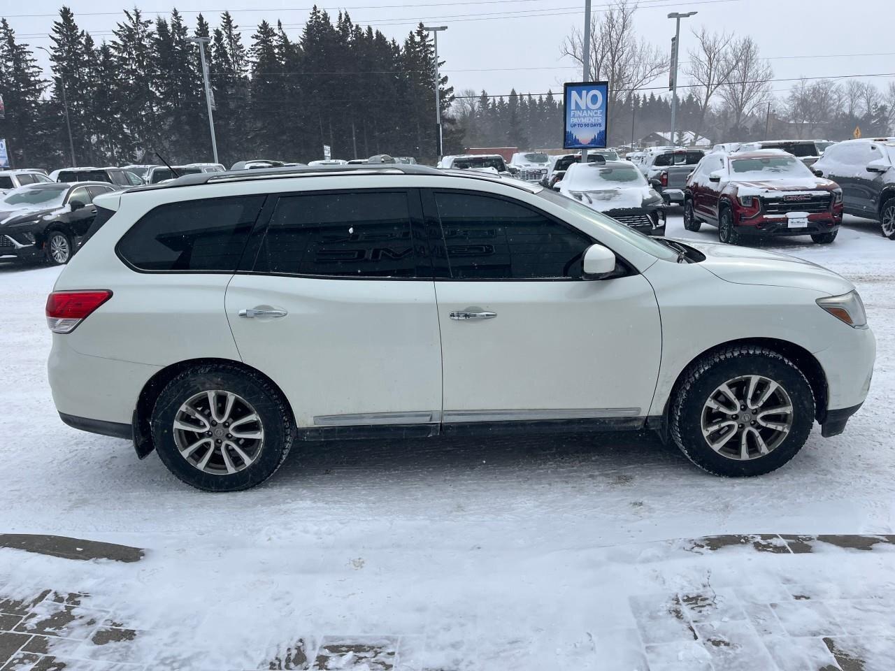 2016 Nissan Pathfinder SSL, 3.6L V6, LEATHER, ALLOYS, NAVIGATION, 7-PASSE Photo