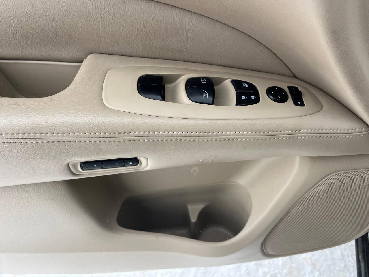 2016 Nissan Pathfinder SSL, 3.6L V6, LEATHER, ALLOYS, NAVIGATION, 7-PASSE Photo