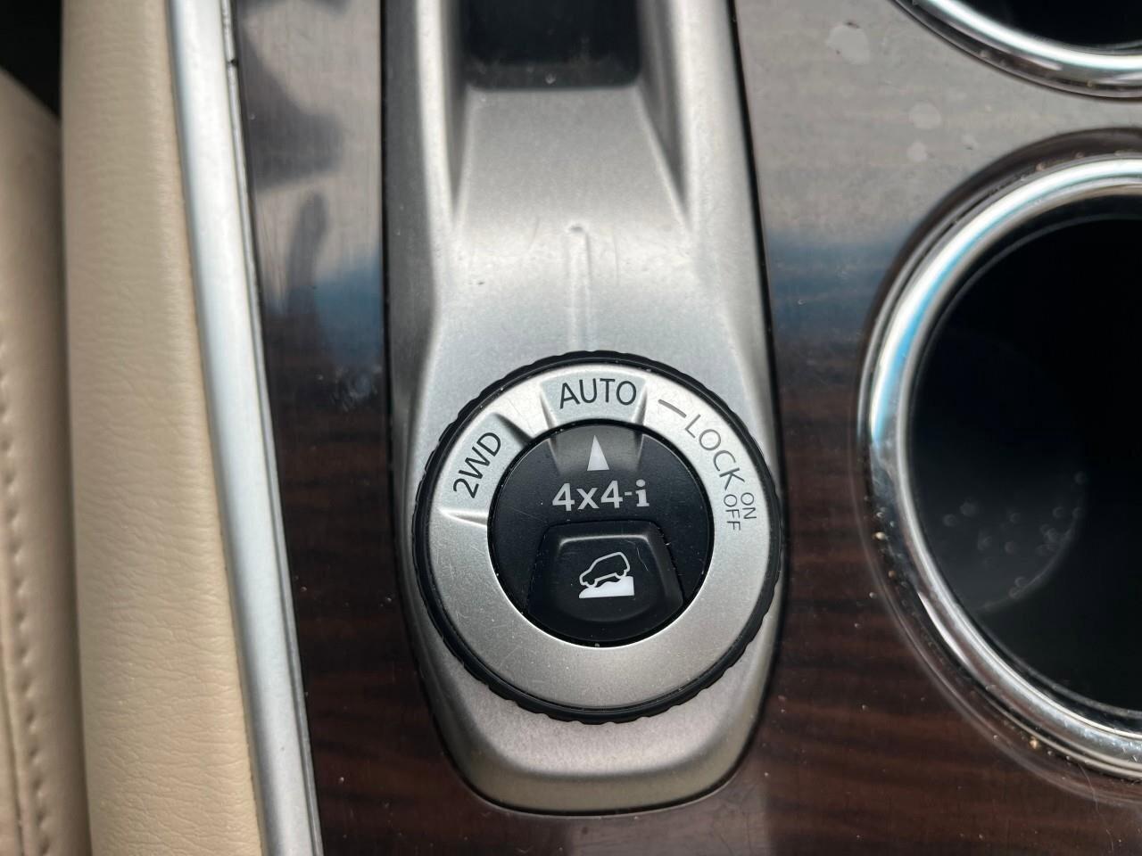 2016 Nissan Pathfinder SSL, 3.6L V6, LEATHER, ALLOYS, NAVIGATION, 7-PASSE Photo