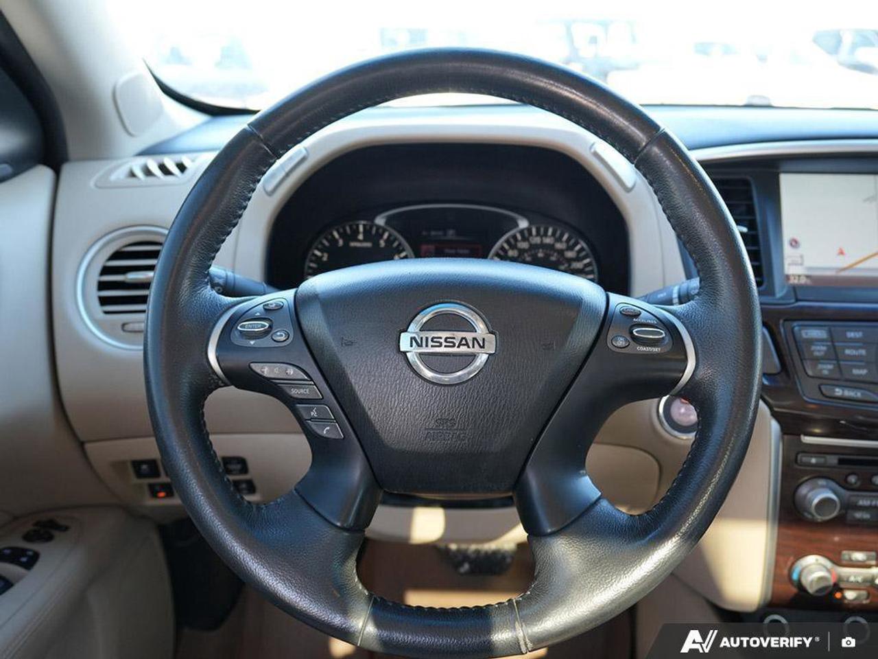 2016 Nissan Pathfinder SSL, 3.6L V6, LEATHER, ALLOYS, NAVIGATION, 7-PASSE Photo