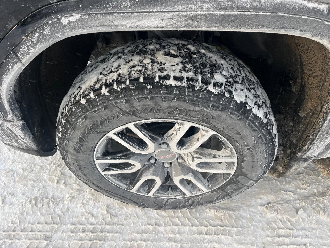 2025 GMC Sierra 1500 4WD Crew Cab 147  AT4 Photo