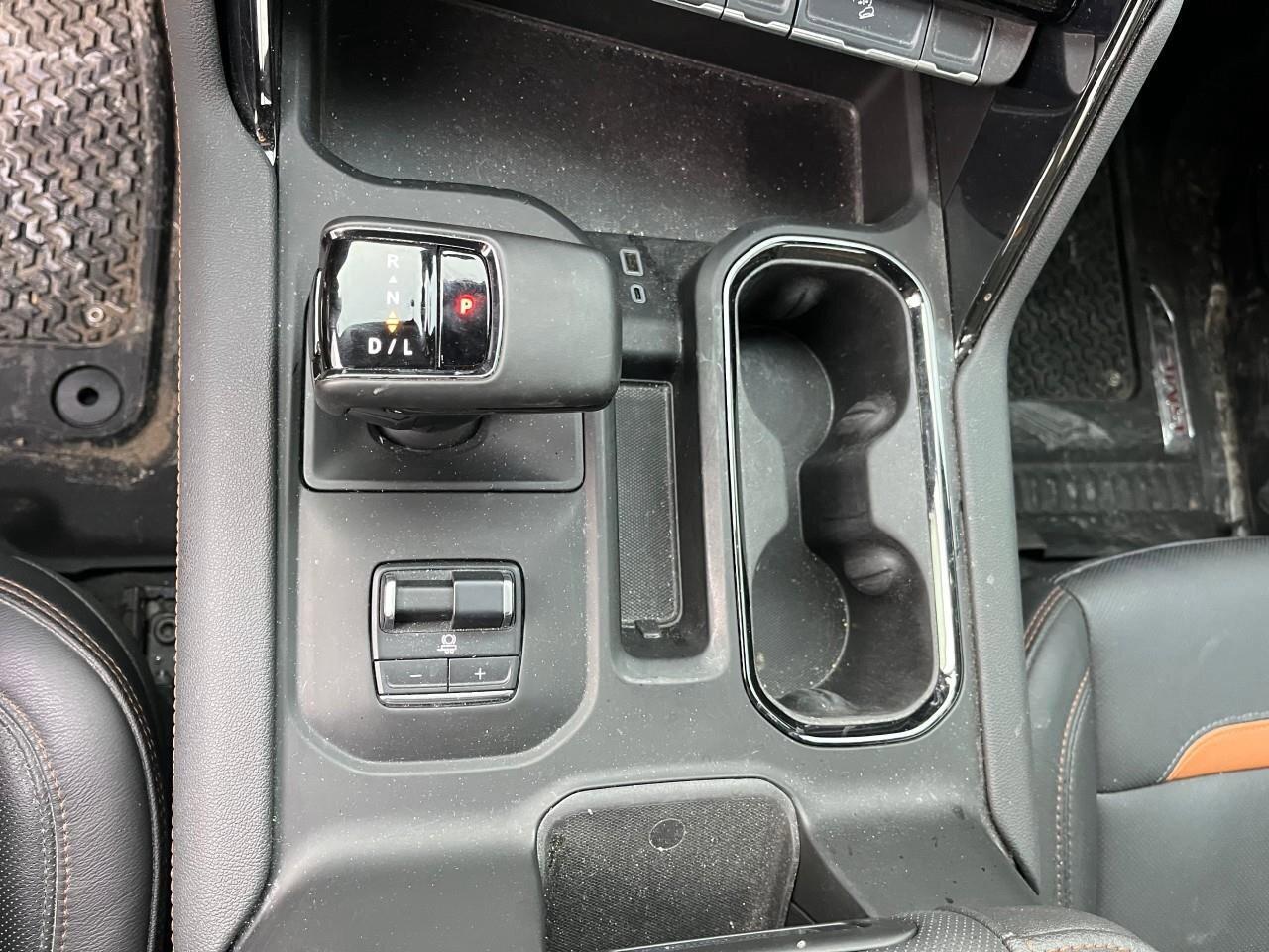 2025 GMC Sierra 1500 4WD Crew Cab 147  AT4 Photo