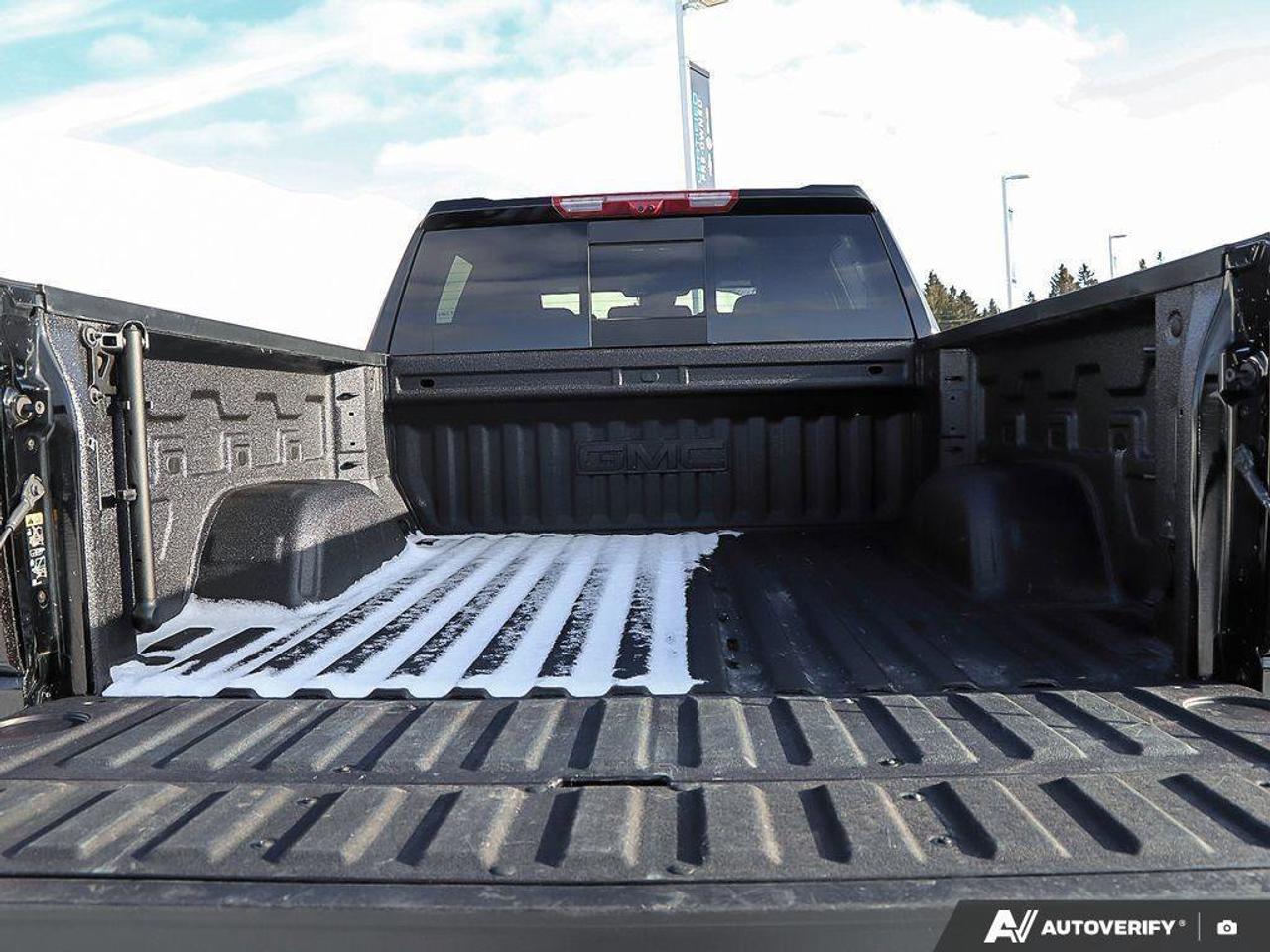 2025 GMC Sierra 1500 AT4AT4, 6.2L V8, ALLOYS, LEATHER, BOSE, 1-OWNER, C Photo