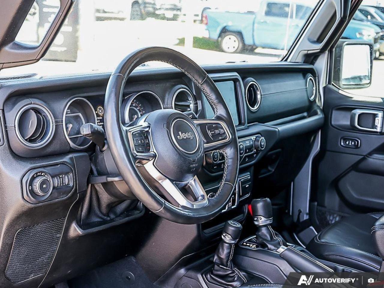 2018 Jeep WRANGLER UNLIMITED SaharaSAHARA, V6, 4X4, NAV, HEATED LEATHER, CERTIF Photo