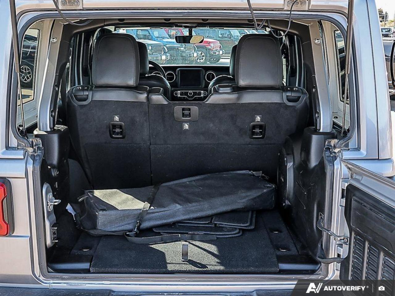 2018 Jeep WRANGLER UNLIMITED SaharaSAHARA, V6, 4X4, NAV, HEATED LEATHER, CERTIF Photo