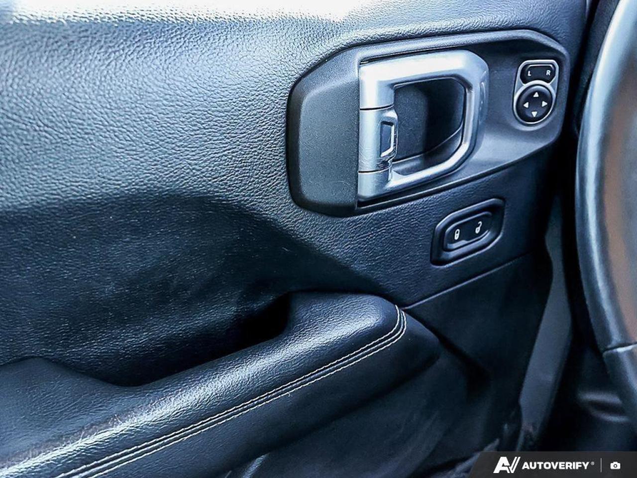 2018 Jeep WRANGLER UNLIMITED SaharaSAHARA, V6, 4X4, NAV, HEATED LEATHER, CERTIF Photo