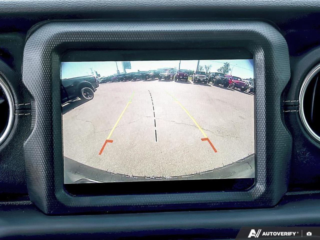 2018 Jeep WRANGLER UNLIMITED SaharaSAHARA, V6, 4X4, NAV, HEATED LEATHER, CERTIF Photo