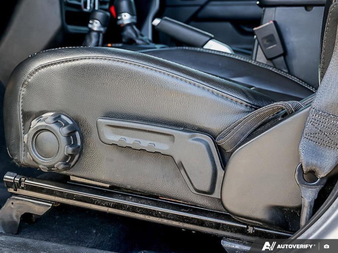 2018 Jeep WRANGLER UNLIMITED SaharaSAHARA, V6, 4X4, NAV, HEATED LEATHER, CERTIF Photo