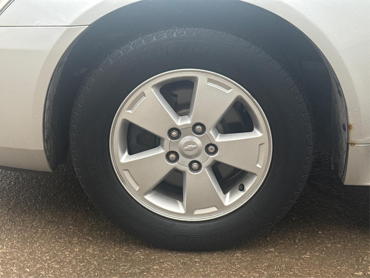 2010 Chevrolet Impala WE FINANCE ALL CREDIT! APPLY NOW Photo