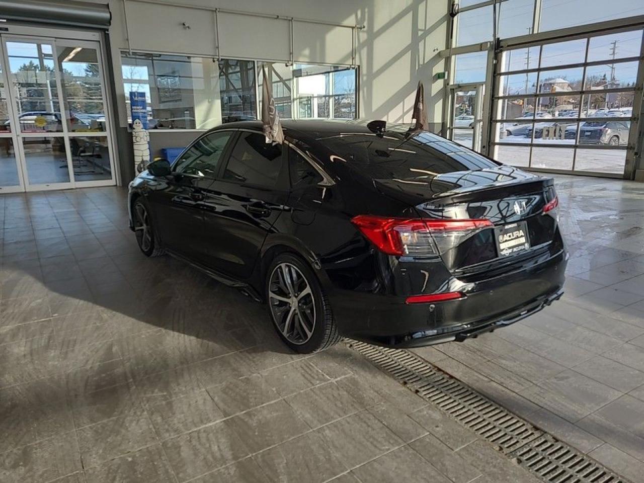 2022 Honda Civic Sedan Touring CVT Photo4