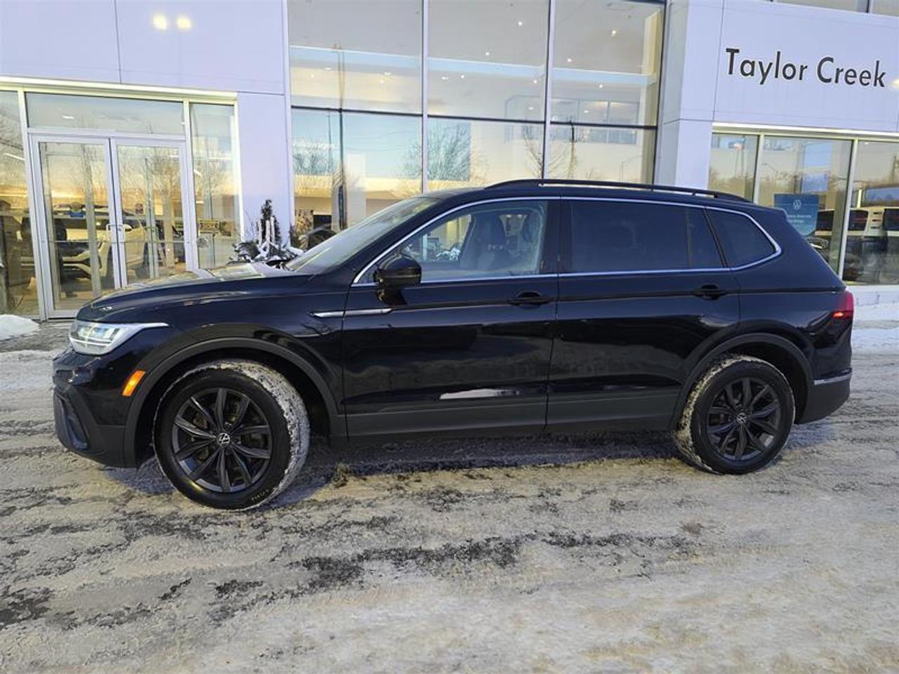 2022 Volkswagen Tiguan Comfortline 2.0T 8sp at w/Tip 4M W/Winter wheel pk Photo