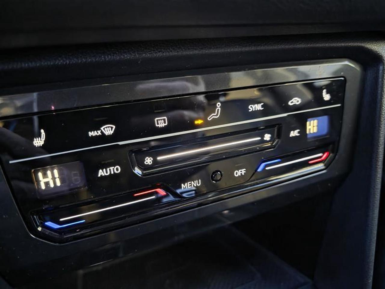 2022 Volkswagen Tiguan Comfortline 2.0T 8sp at w/Tip 4M W/Winter wheel pk Photo