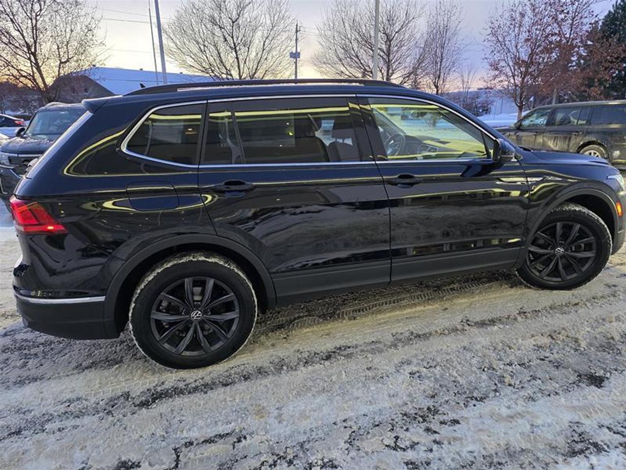 2022 Volkswagen Tiguan Comfortline 2.0T 8sp at w/Tip 4M W/Winter wheel pk Photo