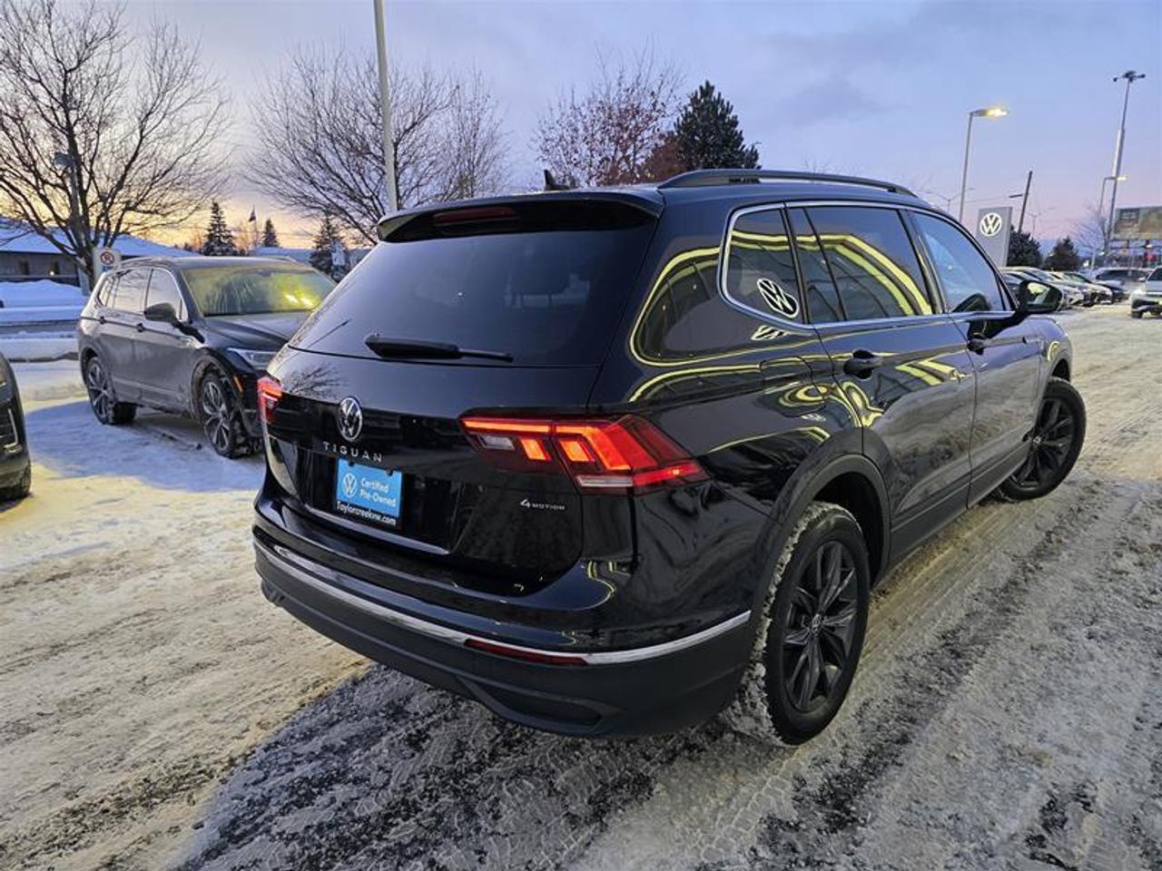 2022 Volkswagen Tiguan Comfortline 2.0T 8sp at w/Tip 4M W/Winter wheel pk Photo