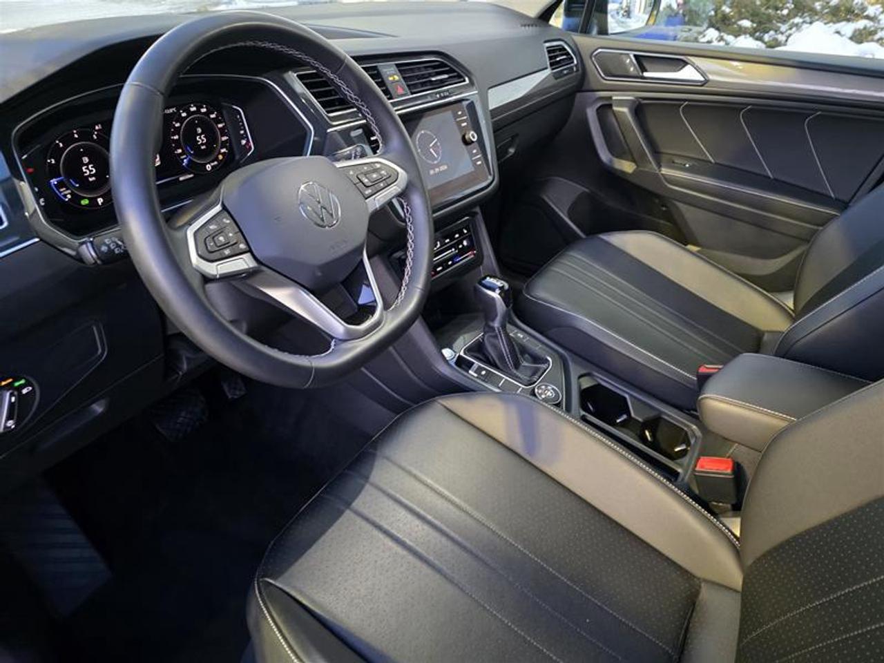 2022 Volkswagen Tiguan Comfortline 2.0T 8sp at w/Tip 4M W/Winter wheel pk Photo