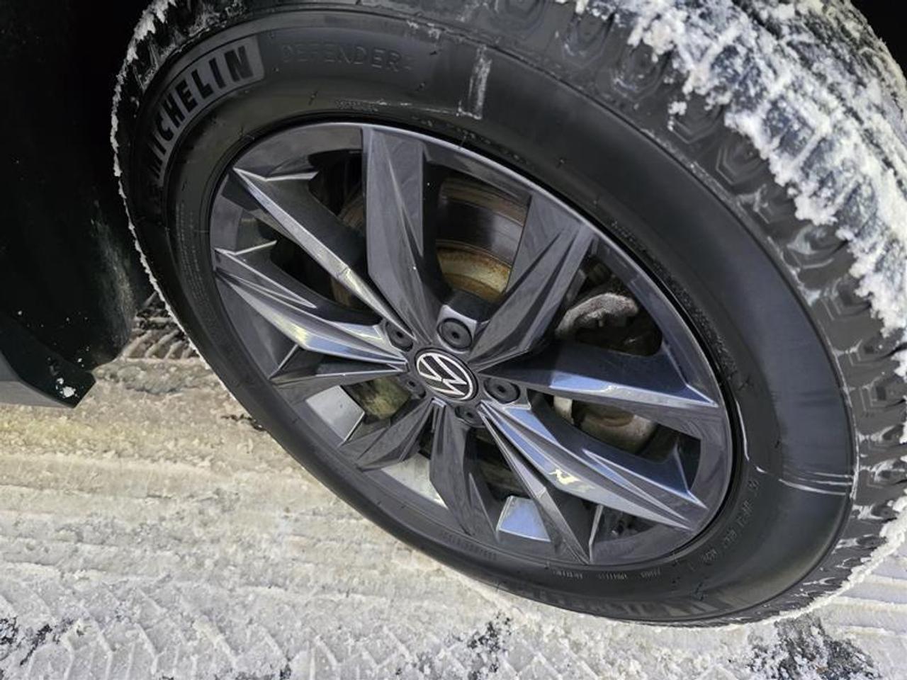 2022 Volkswagen Tiguan Comfortline 2.0T 8sp at w/Tip 4M W/Winter wheel pk Photo