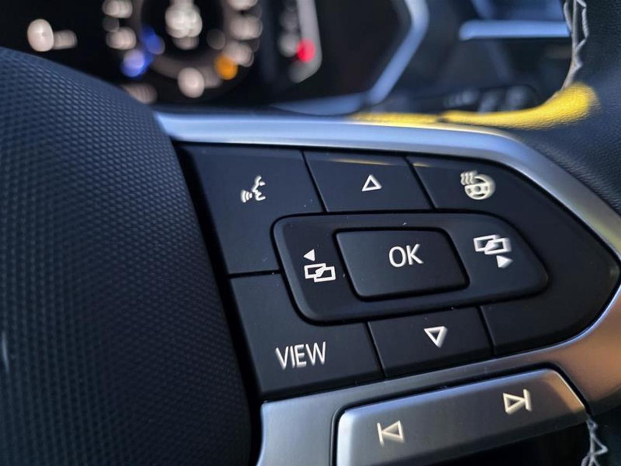 2022 Volkswagen Tiguan Comfortline 2.0T 8sp at w/Tip 4M W/Winter wheel pk Photo