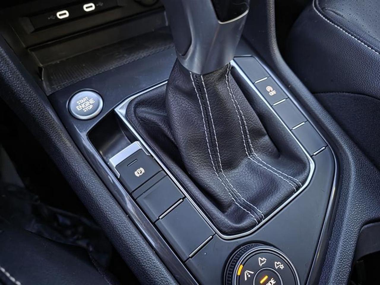 2022 Volkswagen Tiguan Comfortline 2.0T 8sp at w/Tip 4M W/Winter wheel pk Photo