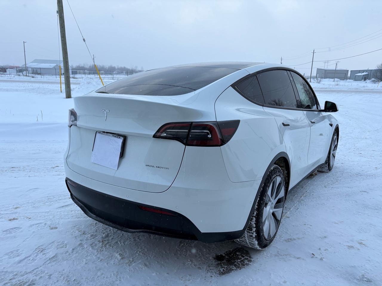 2021 Tesla Model Y Long Range AWD Photo3