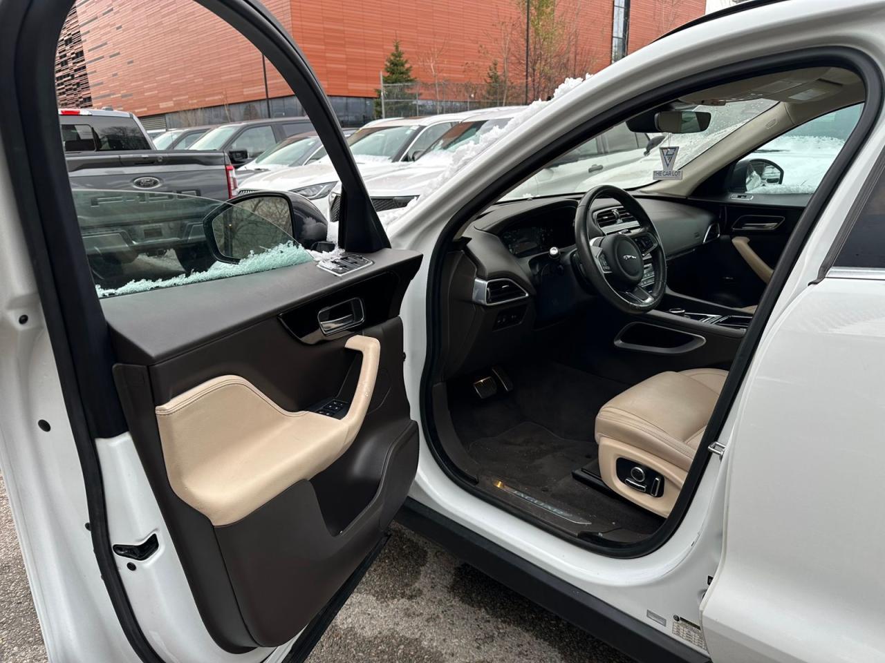 2019 Jaguar F-PACE 25t AWD Prestige, Clean CarFax Photo