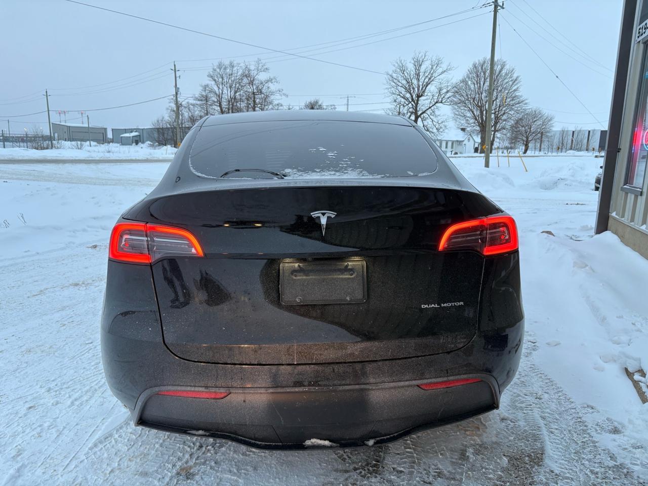 2022 Tesla Model Y Long Range AWD Photo4