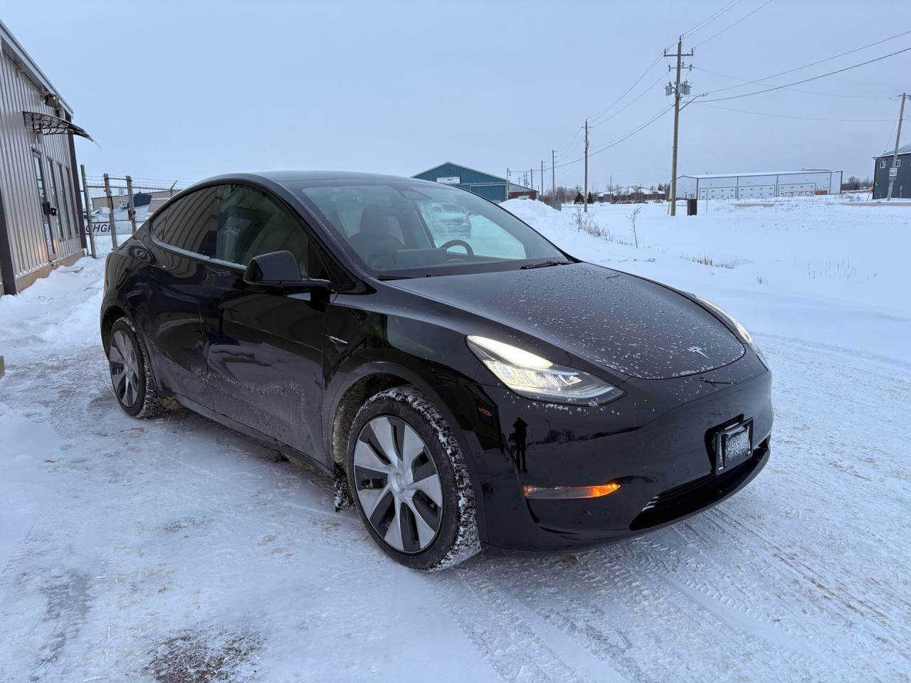 2022 Tesla Model Y Long Range AWD Photo2