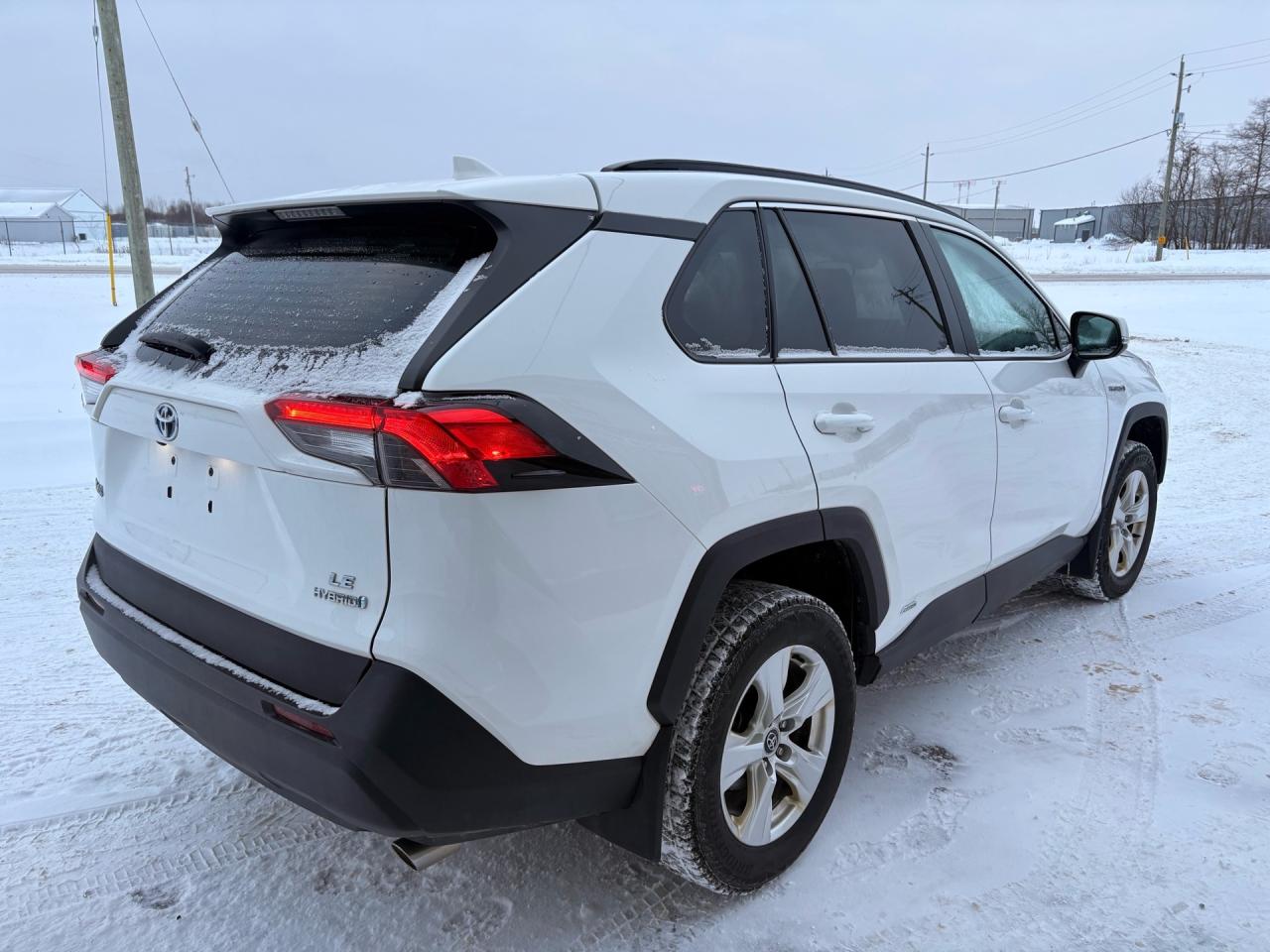 2021 Toyota RAV4 Hybrid LE AWD Photo3