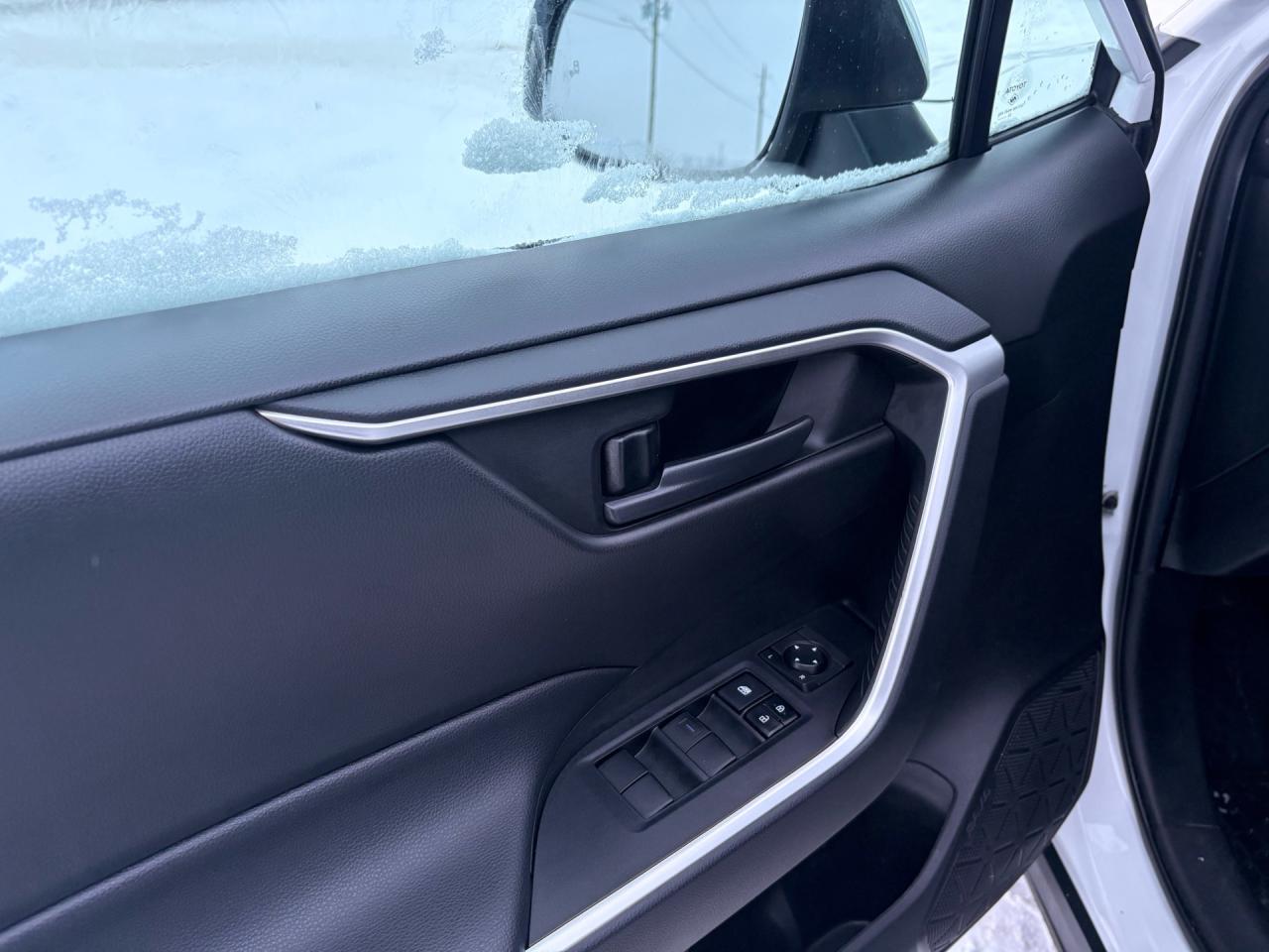 2021 Toyota RAV4 Hybrid LE AWD Photo